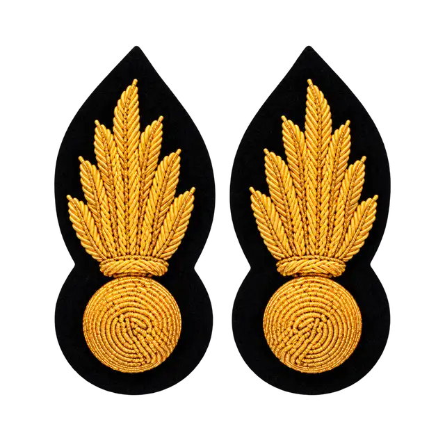Royal Artillery Collar Badges, upright pair