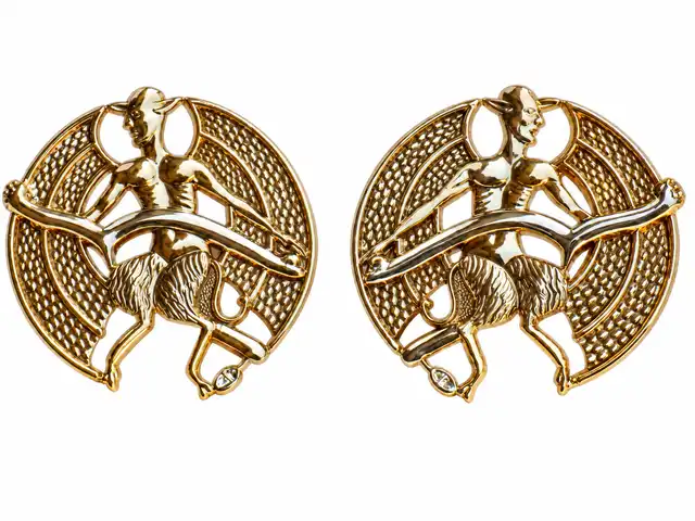 Royal Yeomanry Band officers collar badges (Inns of Court & City Yeomanry), mirrored gilt winged figures on white without background shadows.